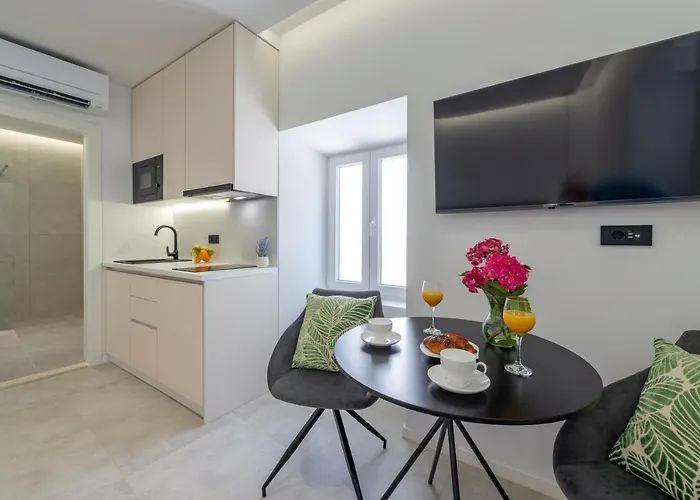 La Porta 1, Seaview In The Center Apartment *